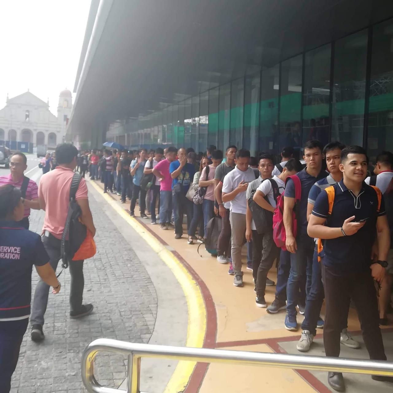 Seafarers Queue Outside the Venue — SEACON 2019